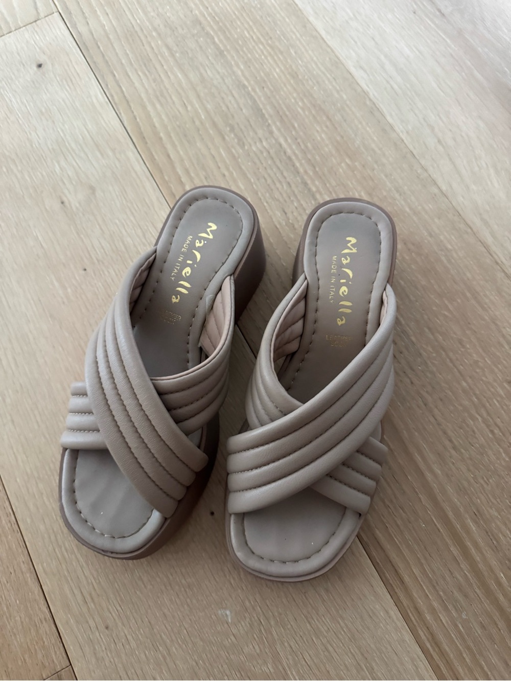 Mariella Women's Beige Crisscross Strap Sandals